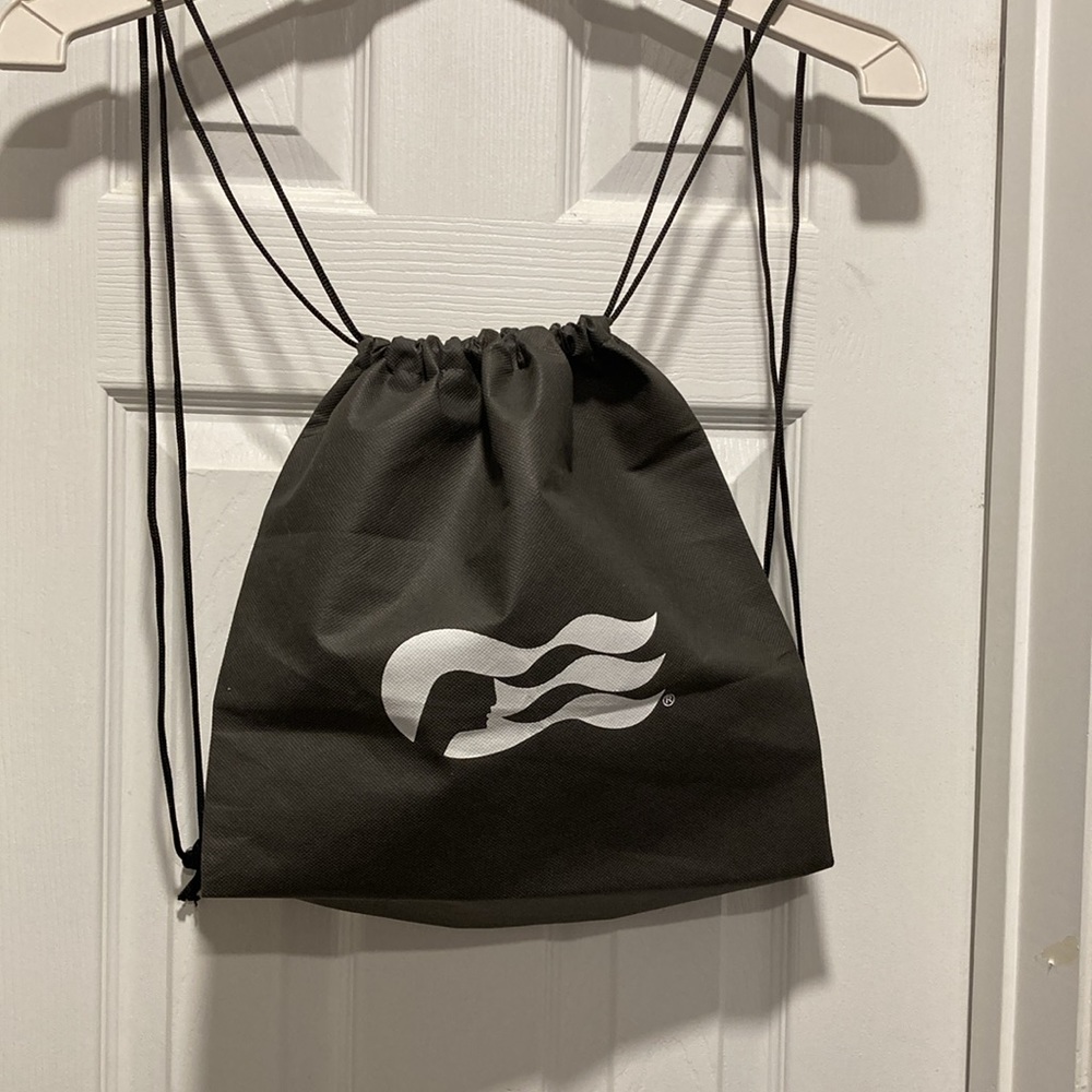 NWOT - PRINCESS CRUISES Grey and White Lightweight Drawstring Backpack
